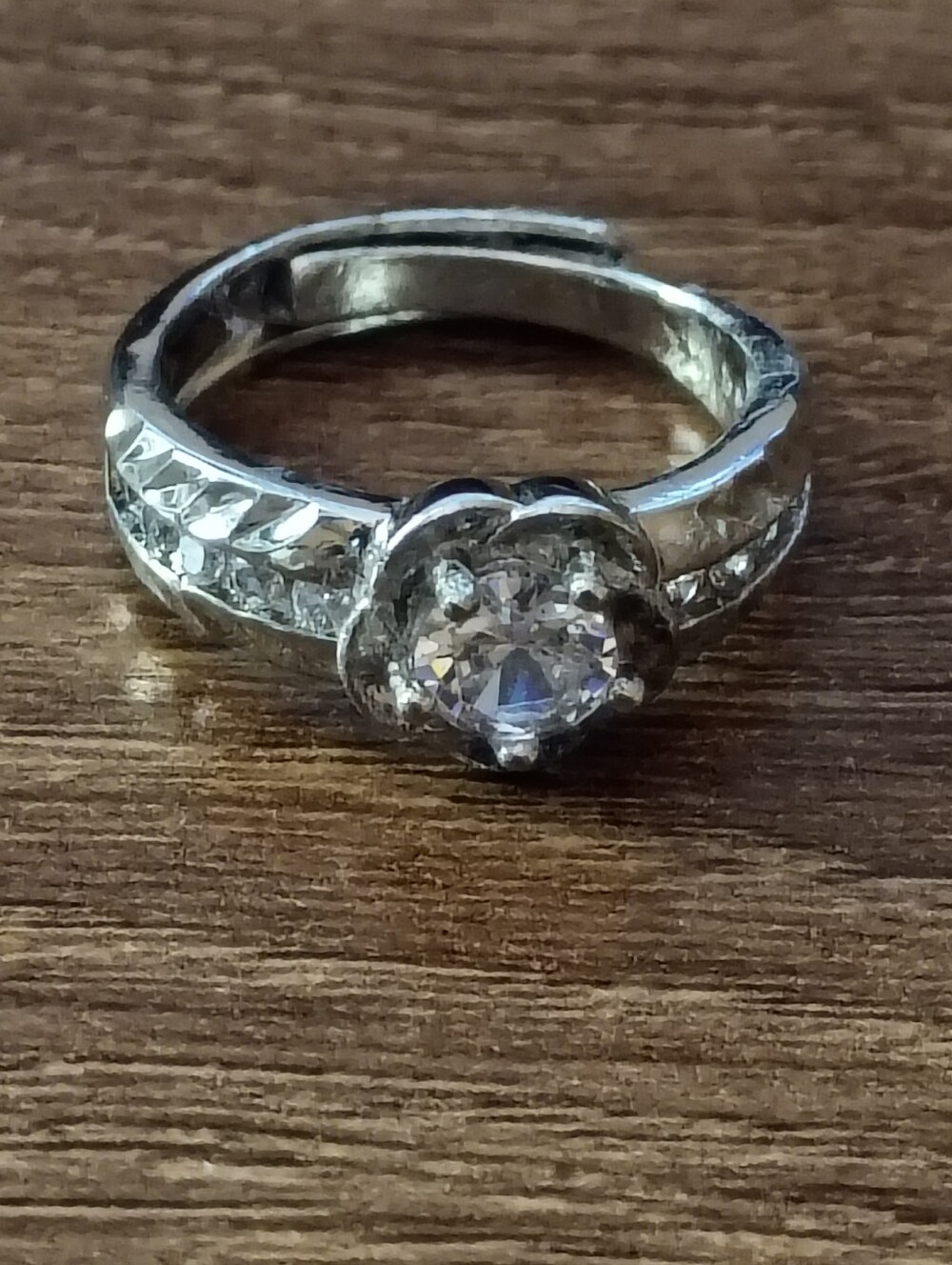 Ring 8.5 - Picture 4 of 5